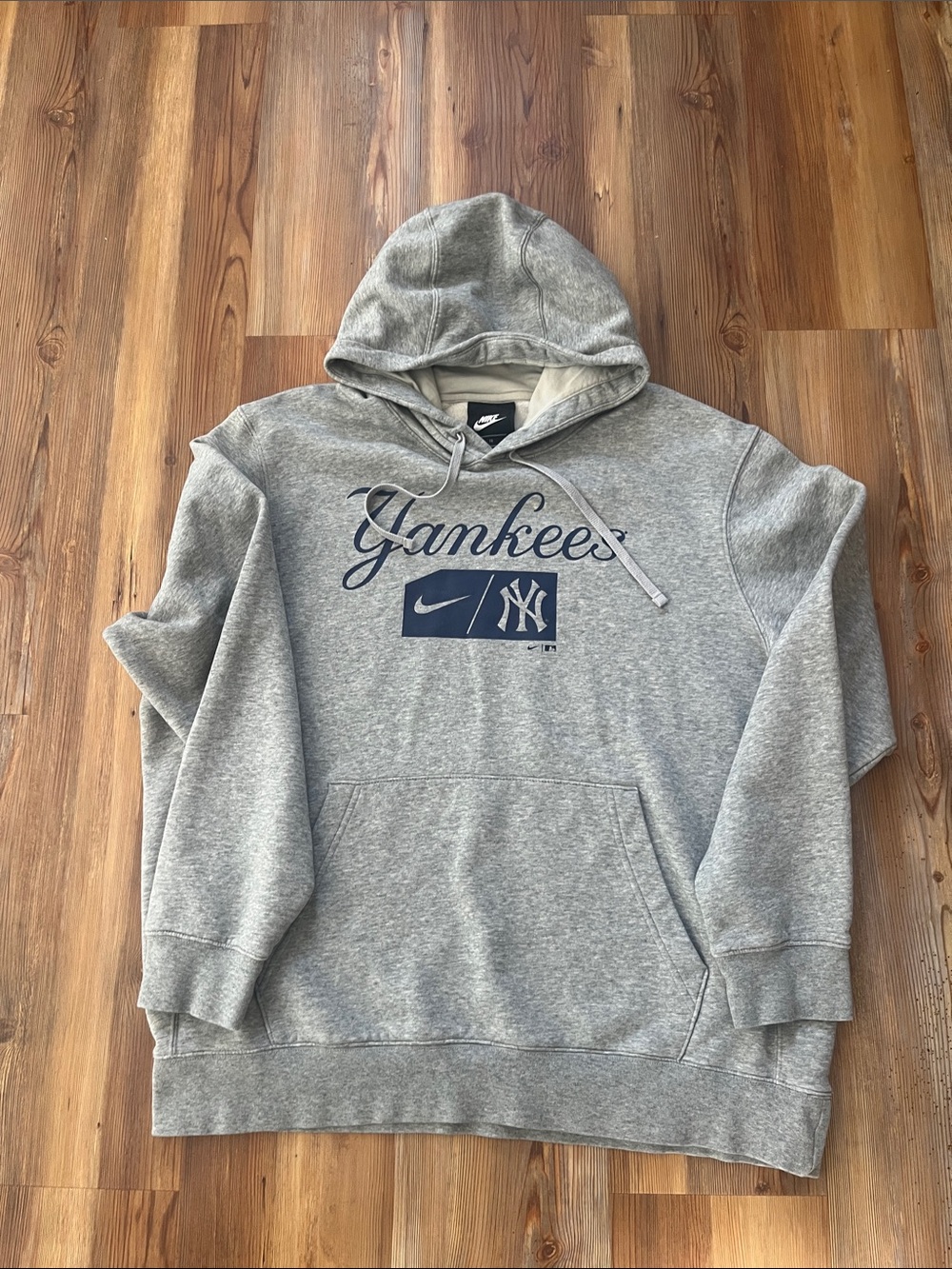 Men's New York Yankees Nike Heathered Gray Team Lettering Club Pullover Hoodie